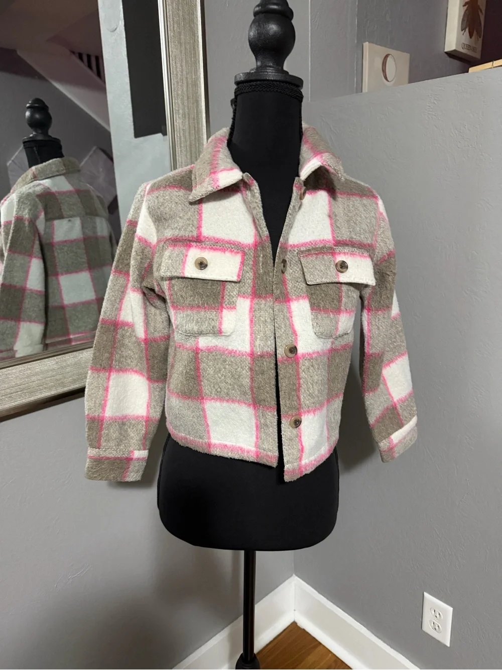 Cat & Jack girls' plaid cropped shacket size medium 8